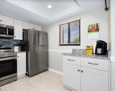 16200 Bay Pointe Boulevard - Photo Thumbnail 7