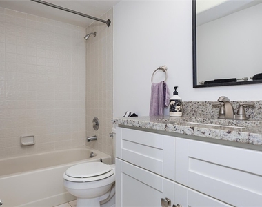 16200 Bay Pointe Boulevard - Photo Thumbnail 18