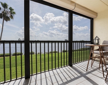16200 Bay Pointe Boulevard - Photo Thumbnail 12