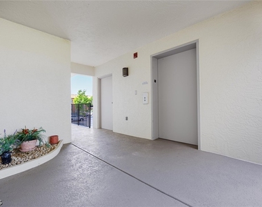 16200 Bay Pointe Boulevard - Photo Thumbnail 1