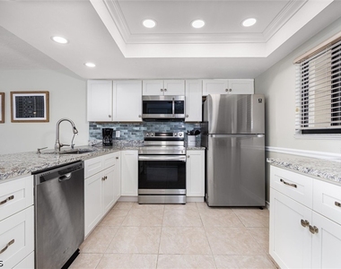 16200 Bay Pointe Boulevard - Photo Thumbnail 5
