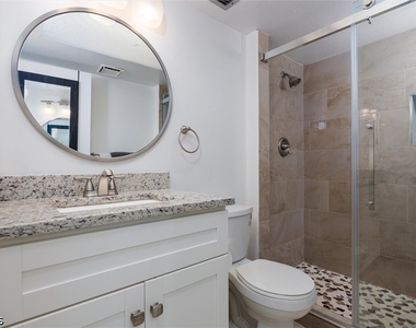 16200 Bay Pointe Boulevard - Photo Thumbnail 15