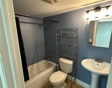 2535 Parkway Street - Photo Thumbnail 4