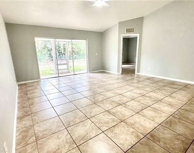 213 Se 24th Avenue - Photo Thumbnail 2