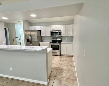 213 Se 24th Avenue - Photo Thumbnail 4