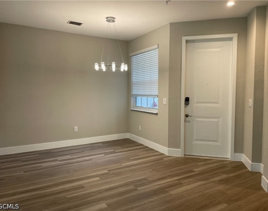 7081 Venice Way - Photo Thumbnail 3