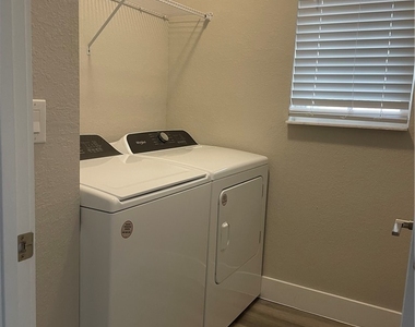7081 Venice Way - Photo Thumbnail 6