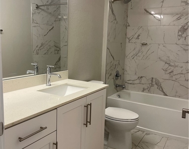 7081 Venice Way - Photo Thumbnail 5