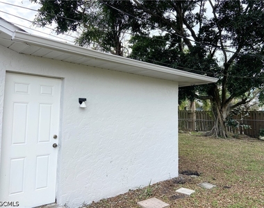 1720 Sw Santa Barbara Place - Photo Thumbnail 17