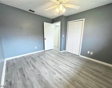 1720 Sw Santa Barbara Place - Photo Thumbnail 9