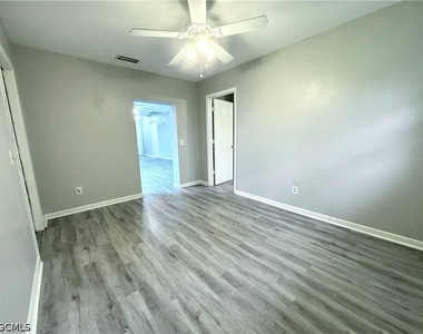 1720 Sw Santa Barbara Place - Photo Thumbnail 14