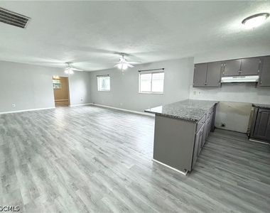 1720 Sw Santa Barbara Place - Photo Thumbnail 2