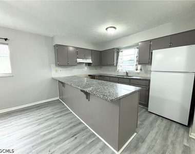 1720 Sw Santa Barbara Place - Photo Thumbnail 1