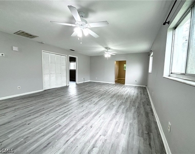 1720 Sw Santa Barbara Place - Photo Thumbnail 7