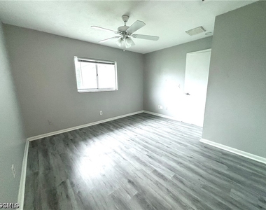 1720 Sw Santa Barbara Place - Photo Thumbnail 8