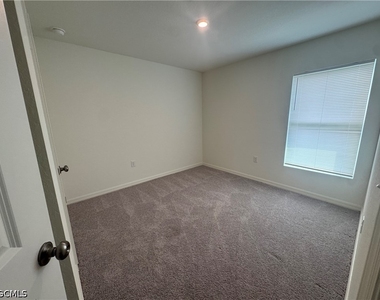 858 Friendship Circle - Photo Thumbnail 5