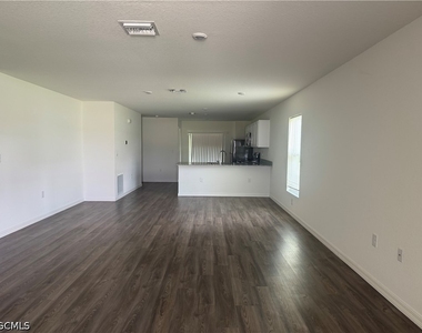 858 Friendship Circle - Photo Thumbnail 1