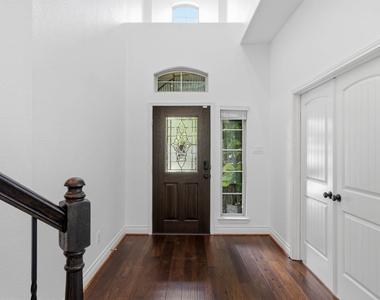 135 Deerfield Meadow Drive - Photo Thumbnail 6