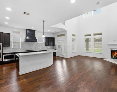 135 Deerfield Meadow Drive - Photo Thumbnail 13