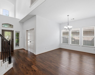 135 Deerfield Meadow Drive - Photo Thumbnail 8