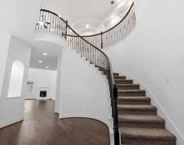 135 Deerfield Meadow Drive - Photo Thumbnail 5