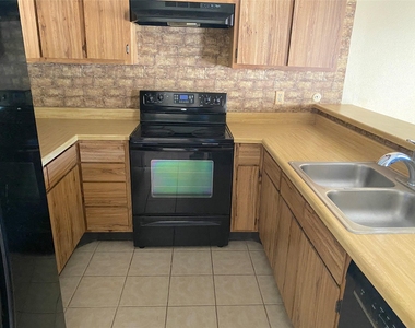 3166 Windchase Boulevard - Photo Thumbnail 8