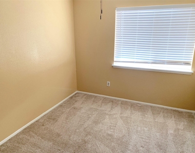3166 Windchase Boulevard - Photo Thumbnail 10