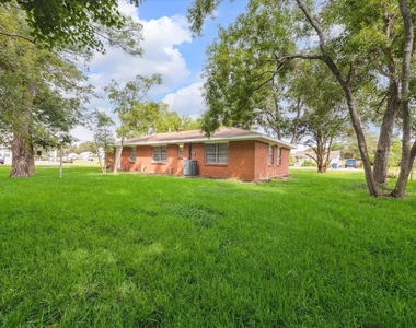 2331 32nd Avenue N - Photo Thumbnail 13