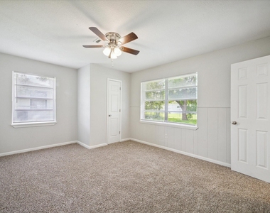 2331 32nd Avenue N - Photo Thumbnail 5