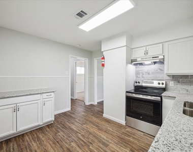 2331 32nd Avenue N - Photo Thumbnail 7