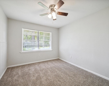 2331 32nd Avenue N - Photo Thumbnail 4