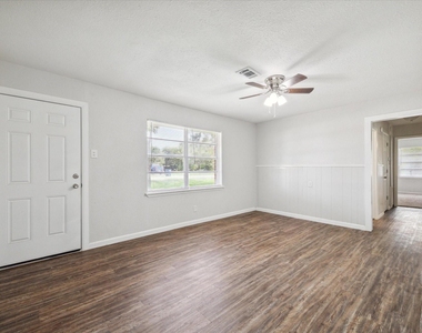 2331 32nd Avenue N - Photo Thumbnail 3
