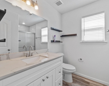 139 W Palm Street - Photo Thumbnail 17