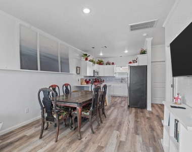 139 W Palm Street - Photo Thumbnail 10