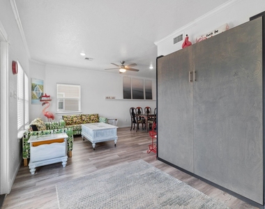 139 W Palm Street - Photo Thumbnail 6