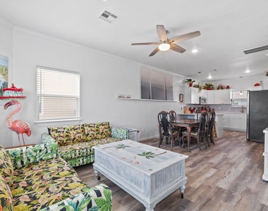 139 W Palm Street - Photo Thumbnail 9