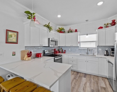 139 W Palm Street - Photo Thumbnail 11
