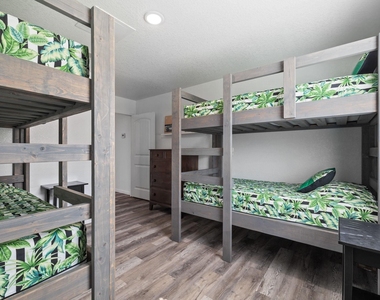 139 W Palm Street - Photo Thumbnail 19