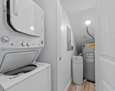 139 W Palm Street - Photo Thumbnail 23