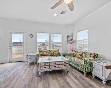 139 W Palm Street - Photo Thumbnail 8