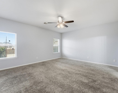 719 Longstreet Drive - Photo Thumbnail 4