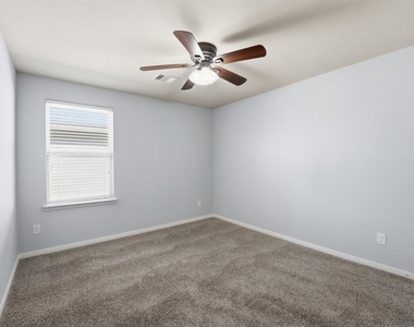 719 Longstreet Drive - Photo Thumbnail 12