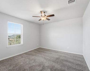 719 Longstreet Drive - Photo Thumbnail 15