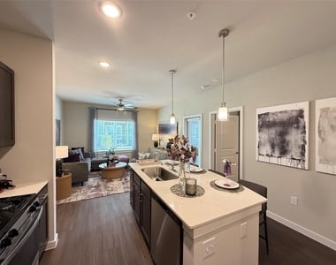 2102 Antoine Drive - Photo Thumbnail 2