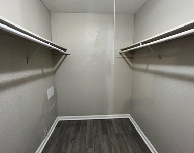 4831 Sycamore Avenue Avenue - Photo Thumbnail 3