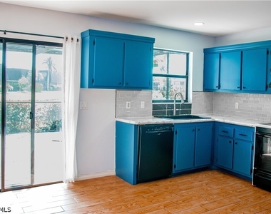 148 Lake Point Ln - Photo Thumbnail 8