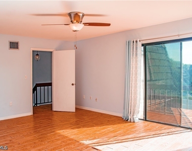 148 Lake Point Ln - Photo Thumbnail 10