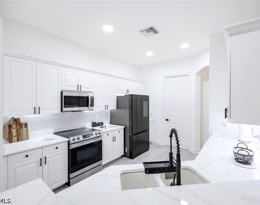 16188 Parque Ln - Photo Thumbnail 9