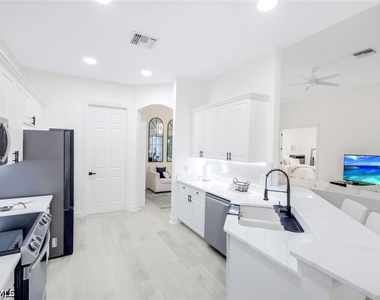 16188 Parque Ln - Photo Thumbnail 10