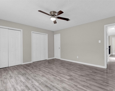 2055 Little Cedar Drive - Photo Thumbnail 9